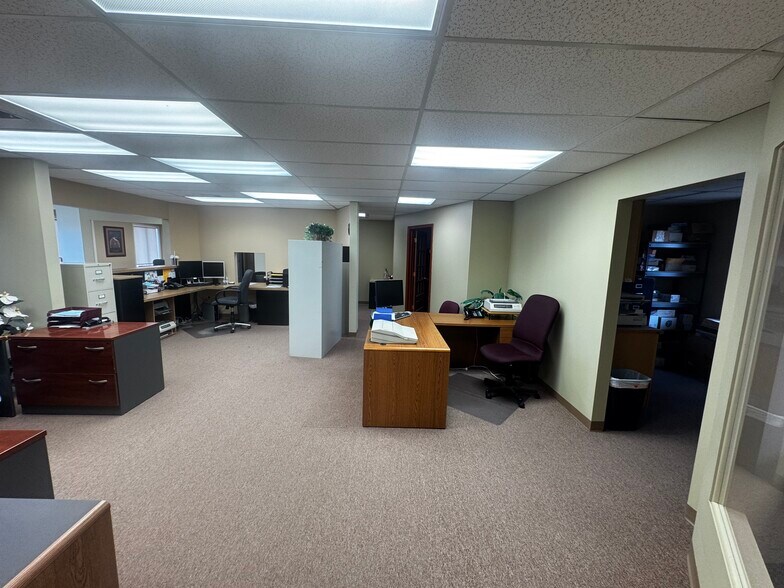 More Photos Of 7445 University Ave, Des Moines Medical For Sale