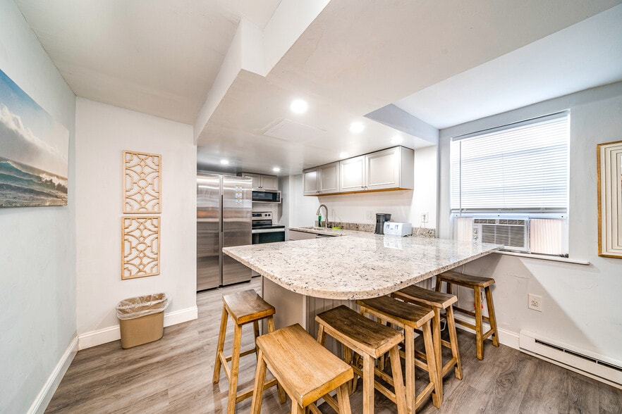 More Photos Of 617 E 8th St, Ocean City Hotel For Sale