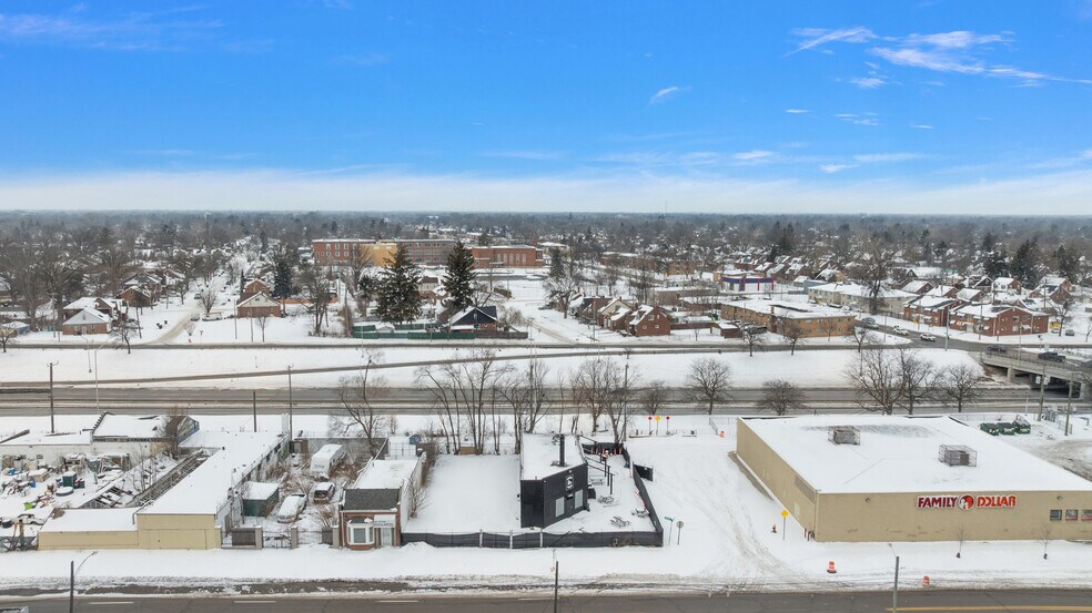 More Photos Of 16387–16395 Harper ave @ Harper Ave and Whittier Ave, Detroit Bar For Sale