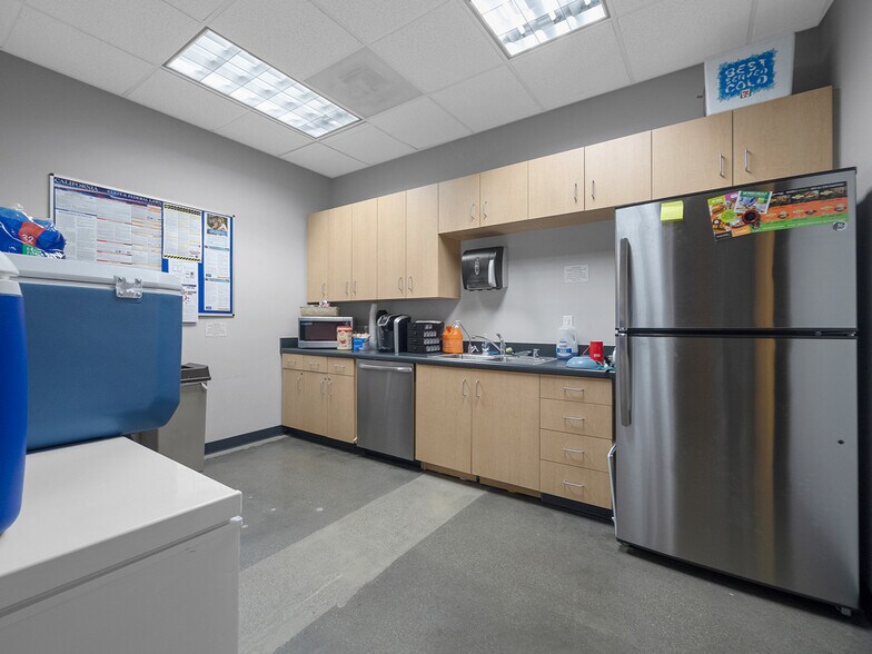 More Photos Of 8900 Research Dr, Irvine Research And Development For Lease