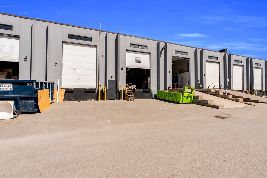 More Photos Of 120 Norfinch Dr, Toronto Manufacturing For Sale