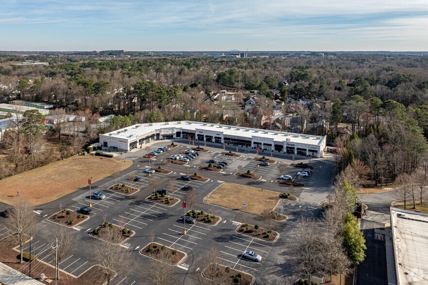 More Photos Of 735 N Main St, Alpharetta Freestanding For Lease
