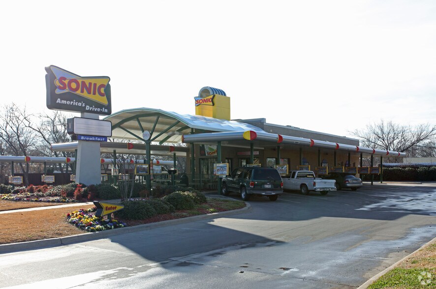 More Photos Of 1300 W Pioneer Dr, Irving Fast Food For Sale