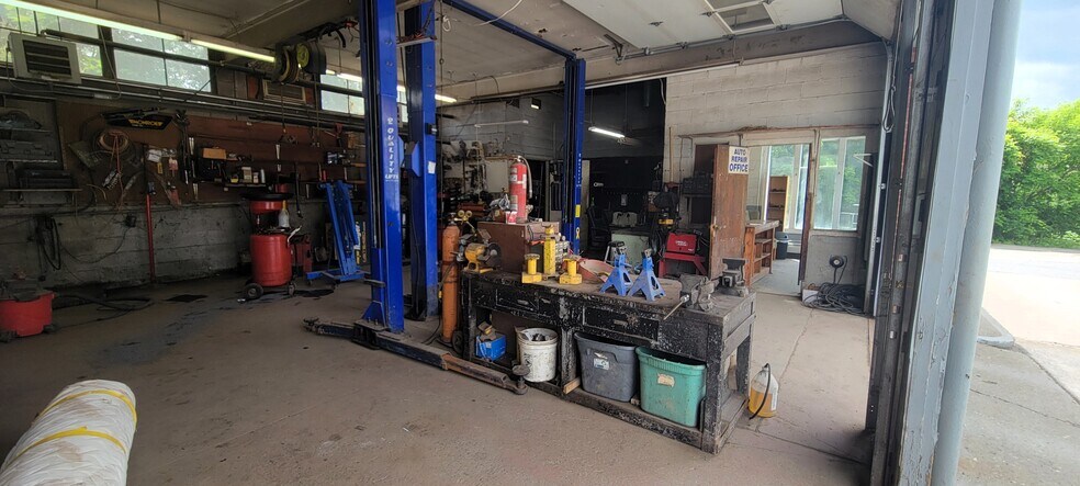 More Photos Of 37 Putney Rd, Brattleboro Service Station For Sale