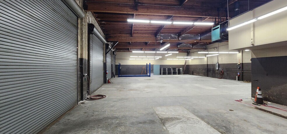More Photos Of 13330 Sherman Way, North Hollywood Auto Repair For Lease
