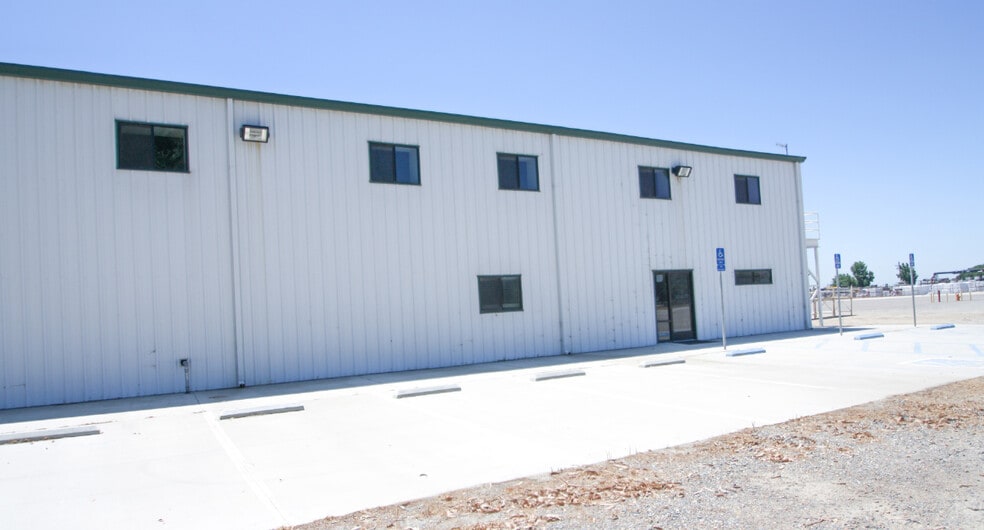 More Photos Of 30158 Road 68, Visalia Warehouse For Lease