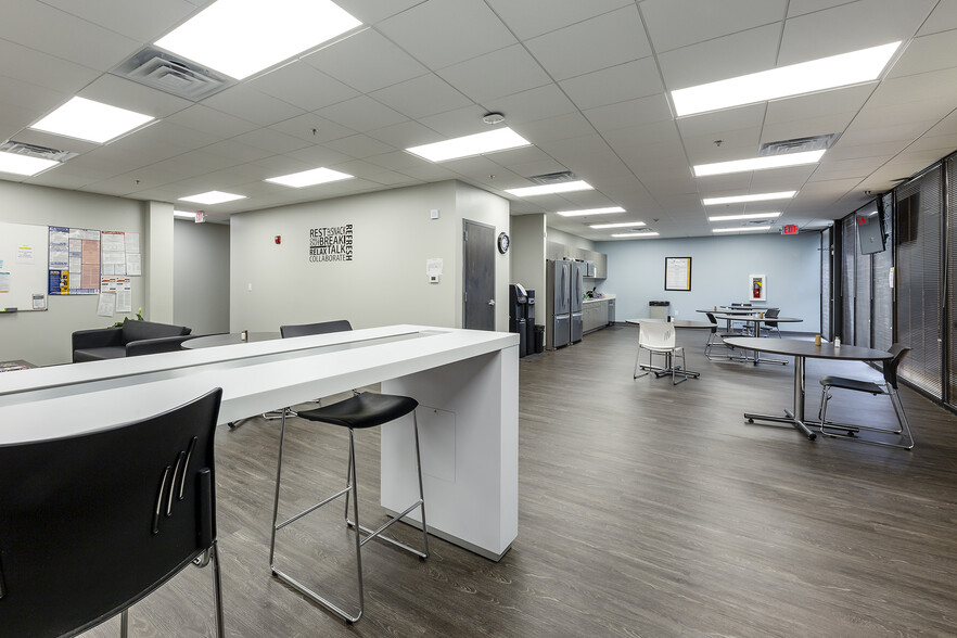 More Photos Of 1688 Phoenix Pky, College Park Light Distribution For Lease