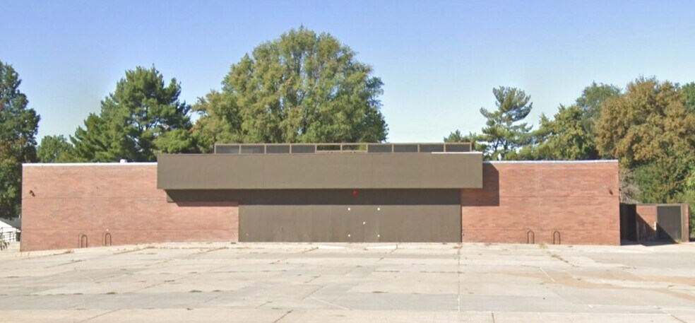 Primary Photo Of 4024 Fleur Dr, Des Moines Convenience Store For Lease