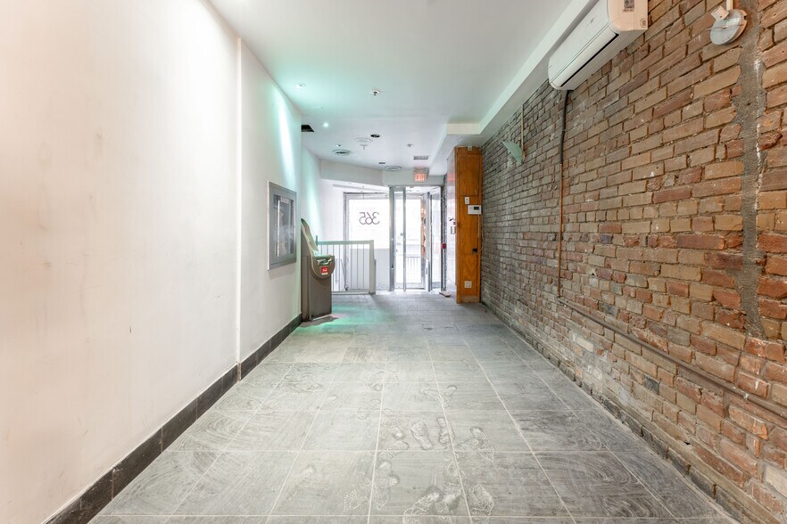 More Photos Of 365 King St W, Toronto Storefront Retail Residential For Lease