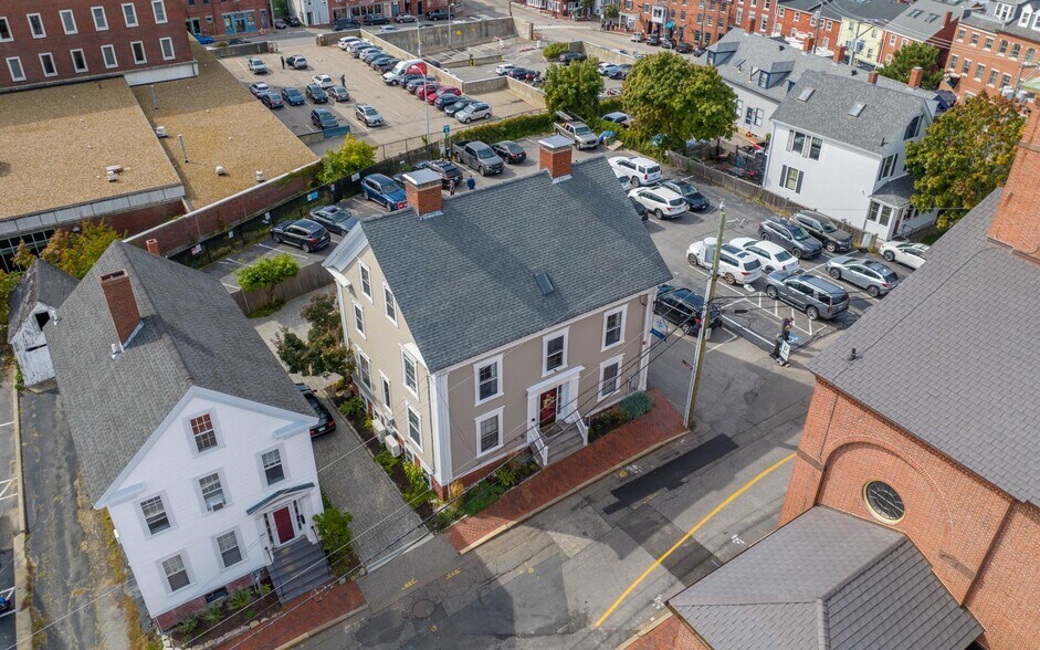 More Photos Of 110 Chapel St, Portsmouth Office For Lease