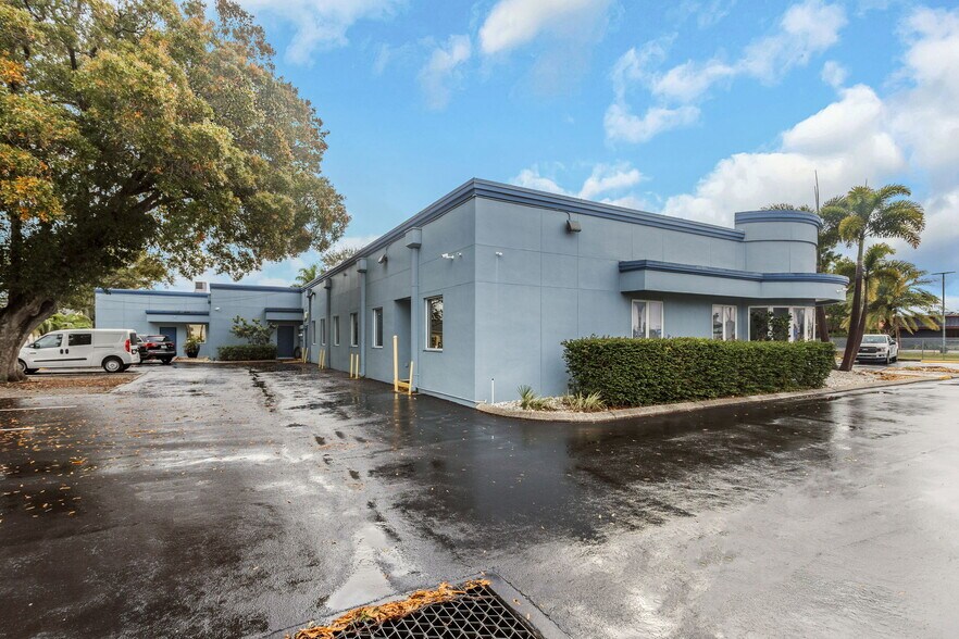 More Photos Of 7641 66th St N, Pinellas Park Medical For Sale