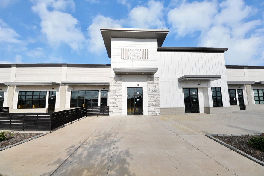 More Photos Of 30625 Kingsland Blvd, Brookshire Storefront For Sale
