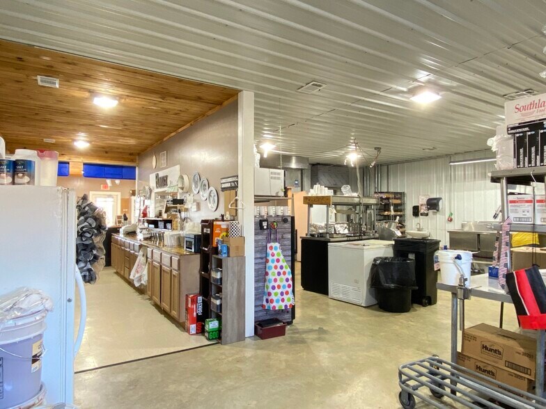 More Photos Of 5 Jo Jo St, Hardy Restaurant For Sale