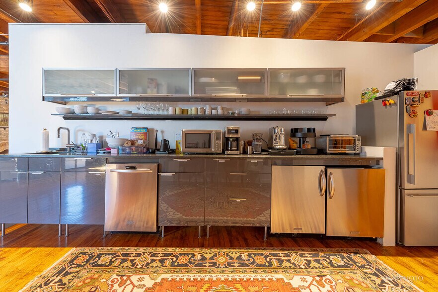 More Photos Of 1123 W Washington Blvd, Chicago Office For Lease