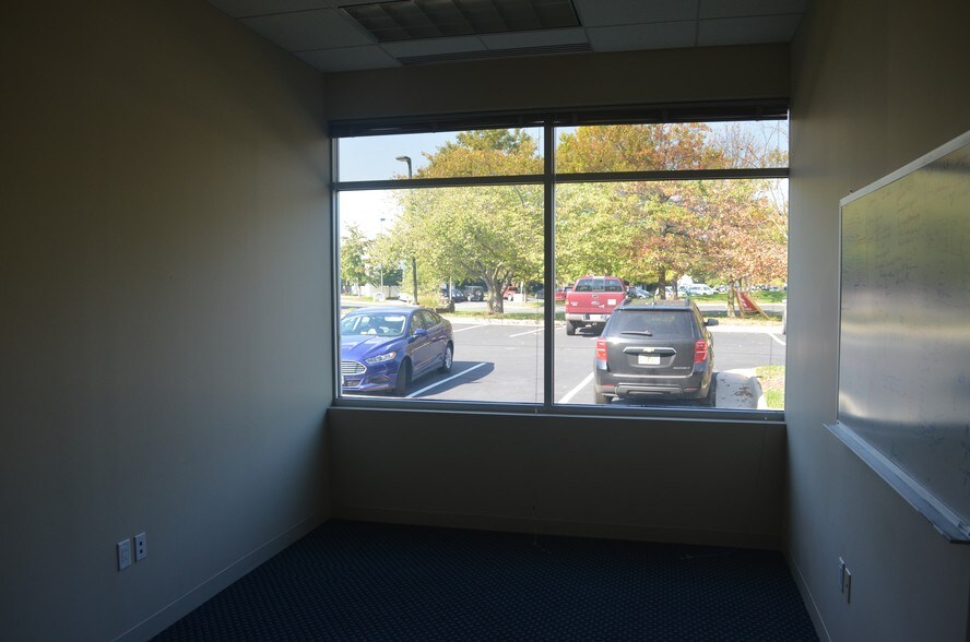 More Photos Of 4170 Lafayette Center Dr, Chantilly Light Distribution For Sale