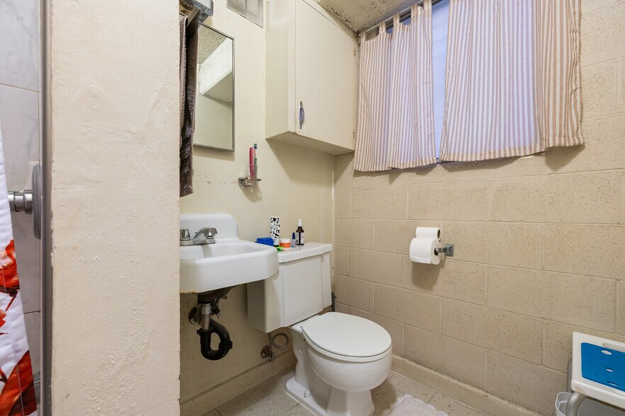 More Photos Of 2318 Lime St, Honolulu Apartments For Sale