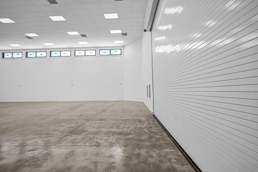 More Photos Of 221 NE 67th St, Miami Warehouse For Sale