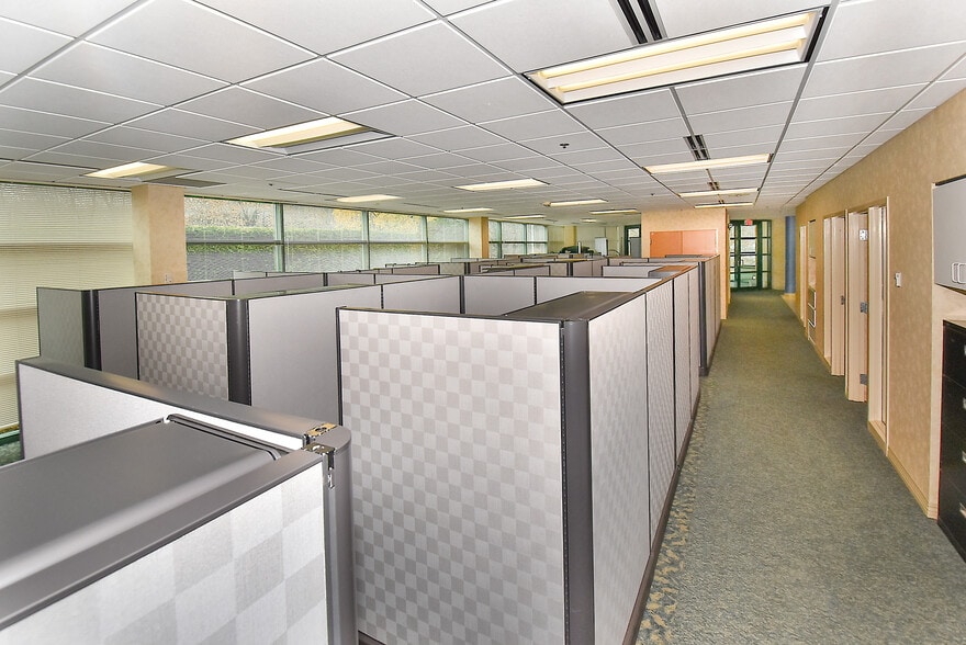 More Photos Of 755 Winding Brook Dr, Glastonbury Office For Sale