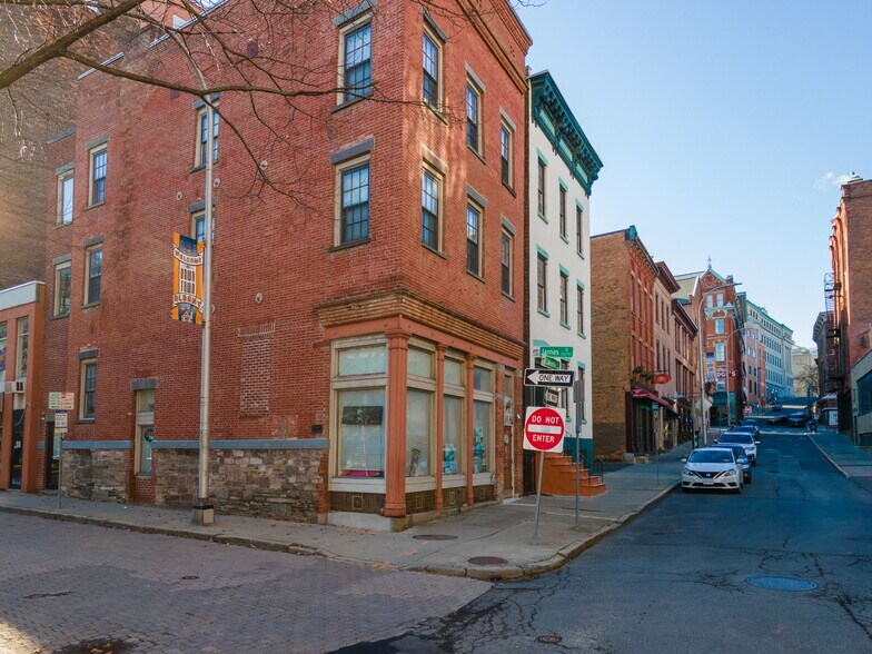 More Photos Of 46 Columbia St, Albany Office For Sale