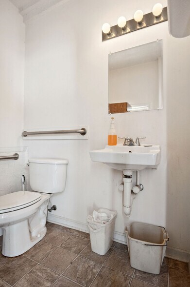 More Photos Of 1212-1216 Gum Branch Rd, Jacksonville General Retail For Sale