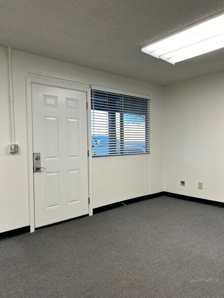 More Photos Of 934 W Grant Rd, Tucson Flex For Sale