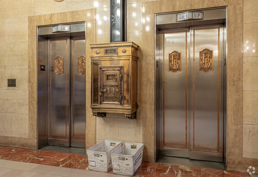 More Photos Of 25 SE 2nd Ave, Miami Office For Lease