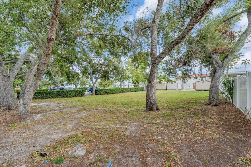 More Photos Of 417 8th St W, Bradenton Flex For Lease