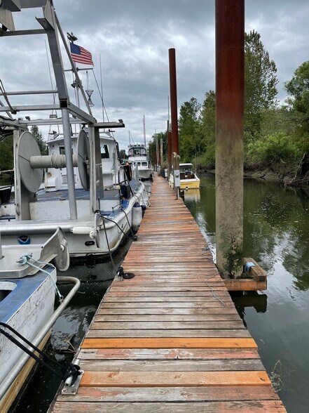 More Photos Of 10474 Highway 30, Clatskanie Marina For Sale