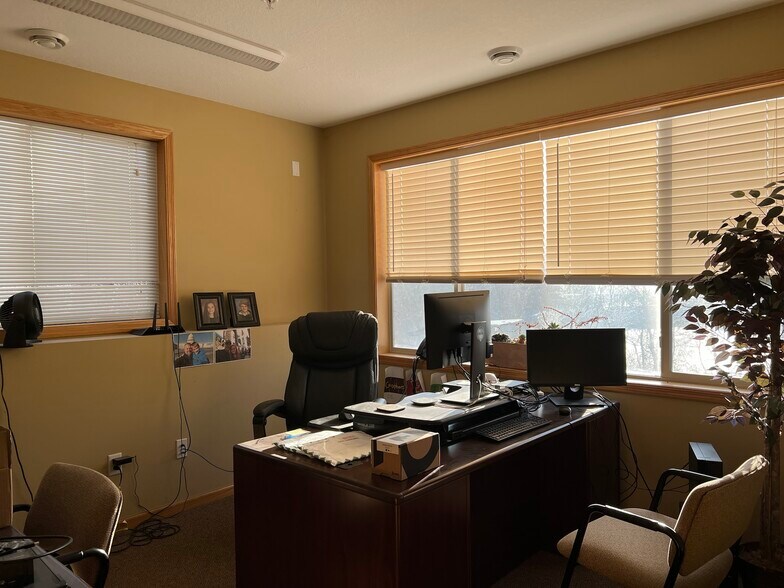 More Photos Of 7965 Stone Creek Dr, Chanhassen Office For Sale