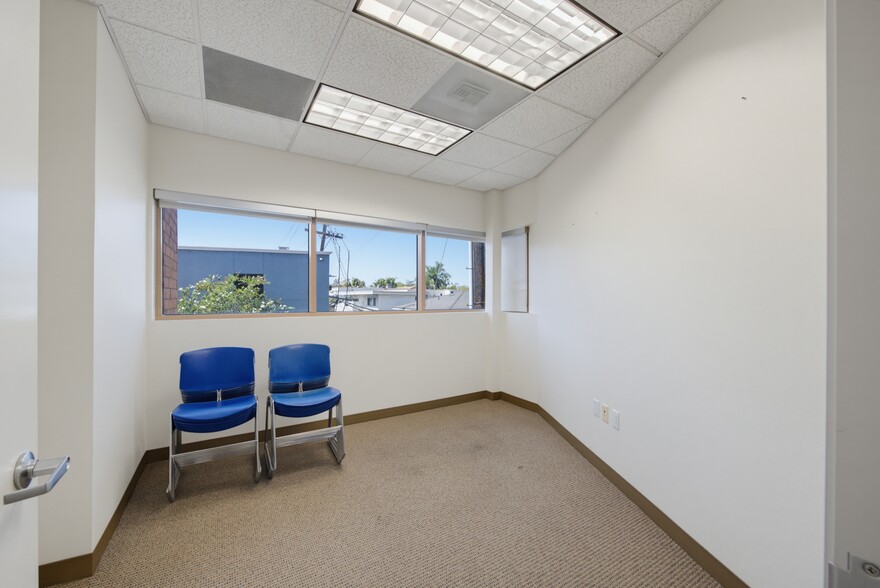 More Photos Of 10495 Santa Monica Blvd, Los Angeles Office For Sale