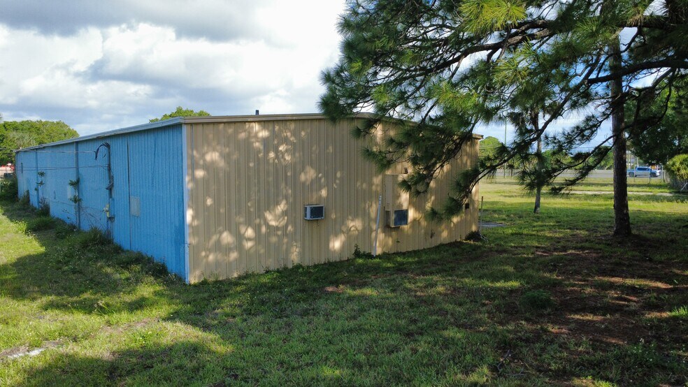 More Photos Of 290 N Lake View Blvd, Cocoa Warehouse For Lease