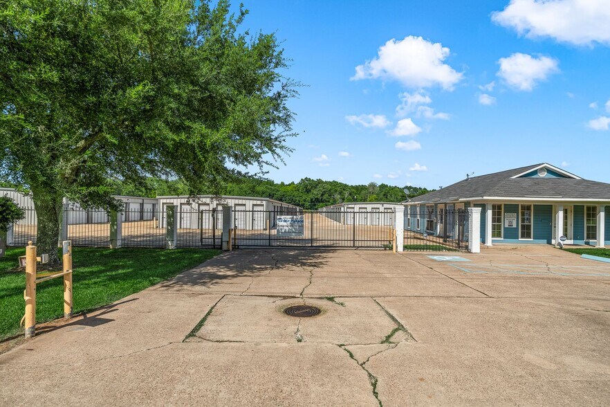 More Photos Of 1700 Stockwell Rd, Bossier City Self Storage For Sale