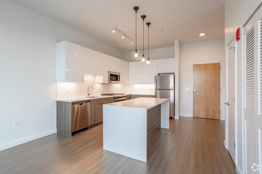 More Photos Of 1133 South Blvd, Oak Park Apartments For Lease