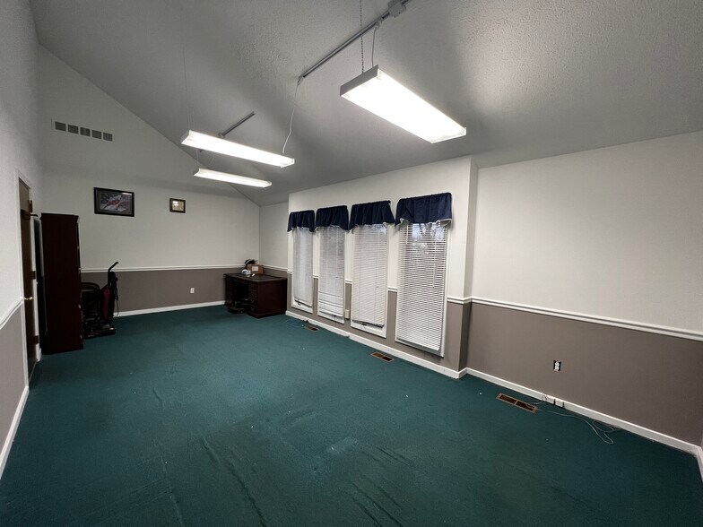 More Photos Of 300 N Pottstown Pike, Exton Office For Lease