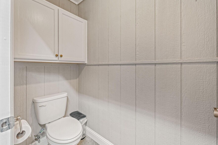 More Photos Of 120 E Blackjack St, Dublin Storefront For Sale