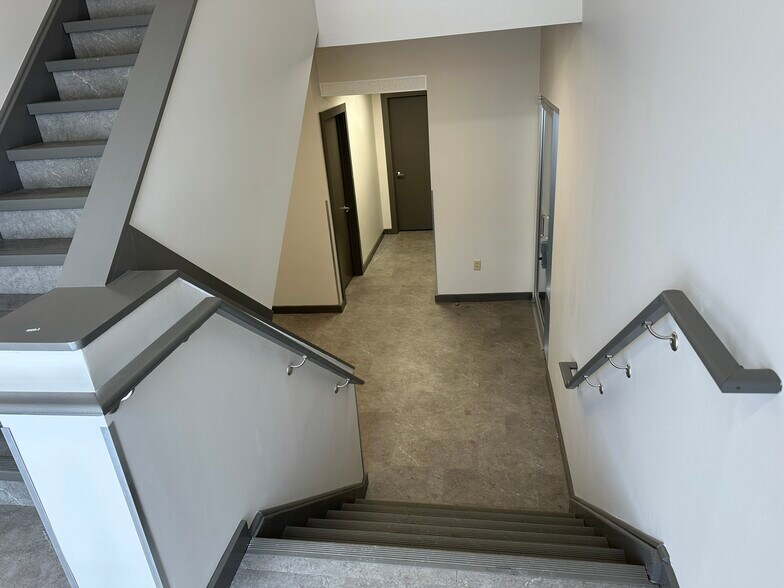 More Photos Of 4 Adler Dr, East Syracuse Office For Lease