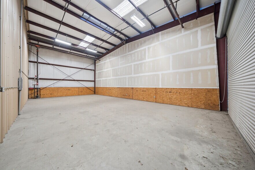 More Photos Of 2920 Industrial Ct, Fairfield Warehouse For Lease