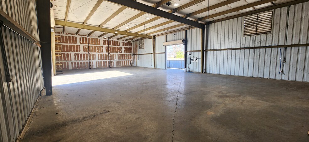 More Photos Of 1841 Olive Ave, Fresno Warehouse For Lease