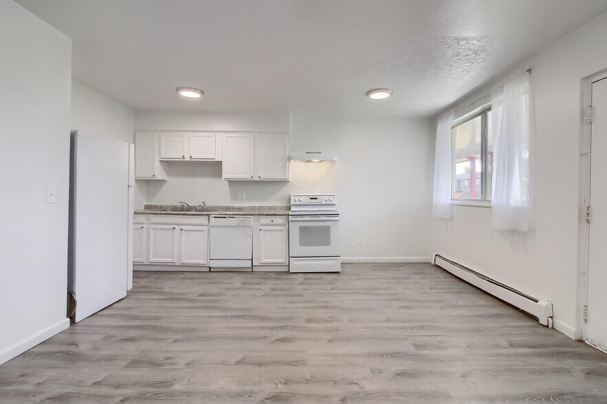 More Photos Of 1422 Macon St, Aurora Apartments For Sale