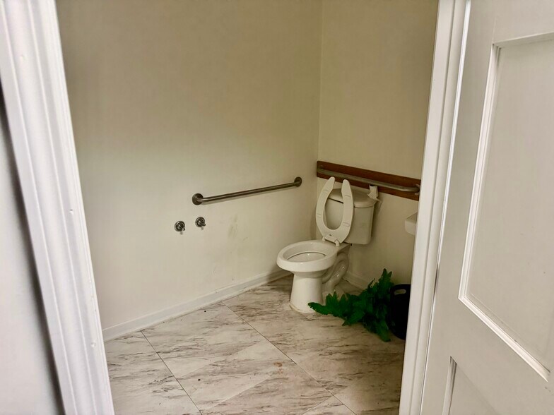 More Photos Of 105 S Jefferson Ave, Eatonton Office For Sale