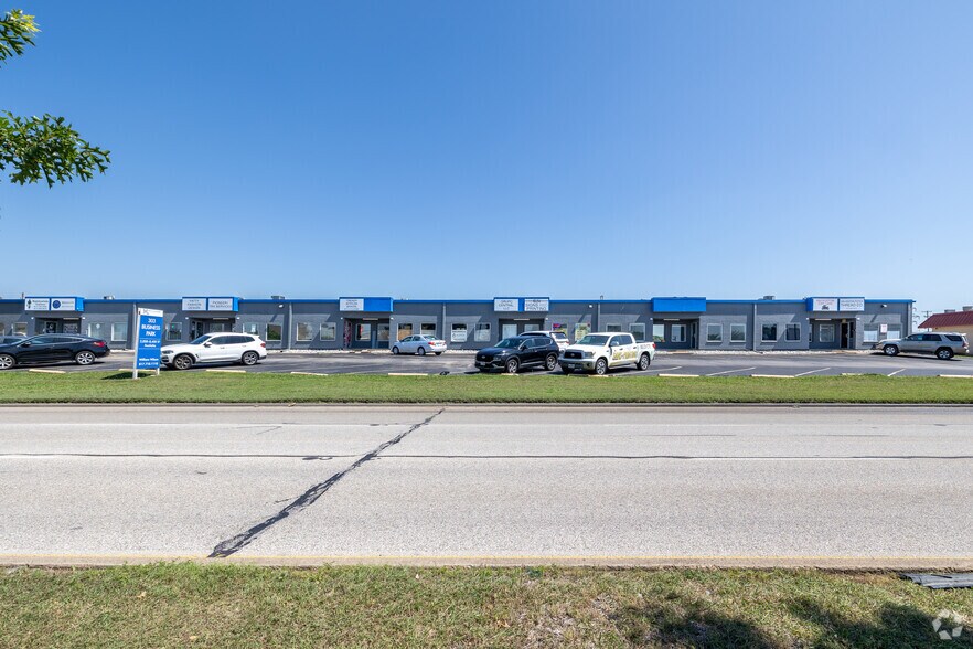 More Photos Of 3201-3207 E Pioneer Pky, Arlington Unknown For Lease