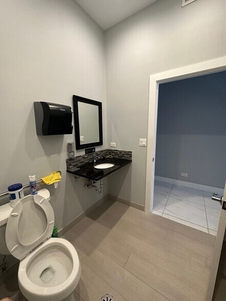 More Photos Of 1342 W Belmont Ave, Chicago Office Residential For Sale