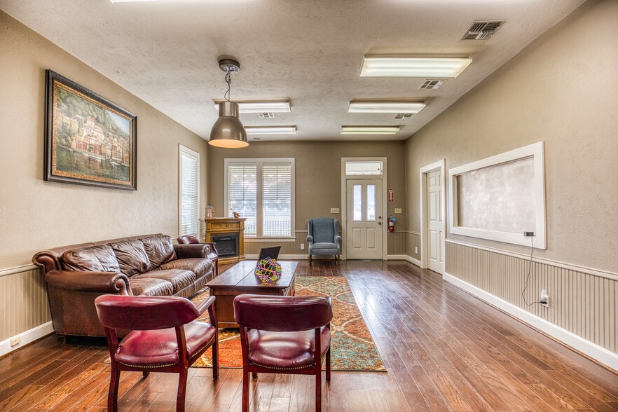 More Photos Of 1600 S Day St, Brenham Medical For Sale