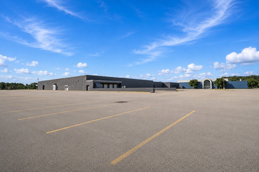 More Photos Of 1475 Upper Valley Pike, Springfield Unknown For Lease