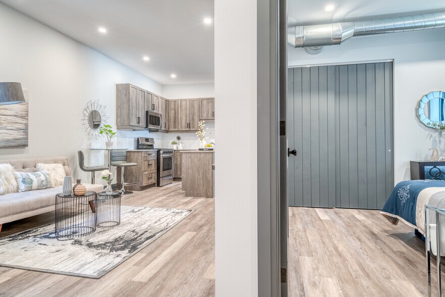 More Photos Of 52 Barton St E, Hamilton Storefront Retail Residential For Sale