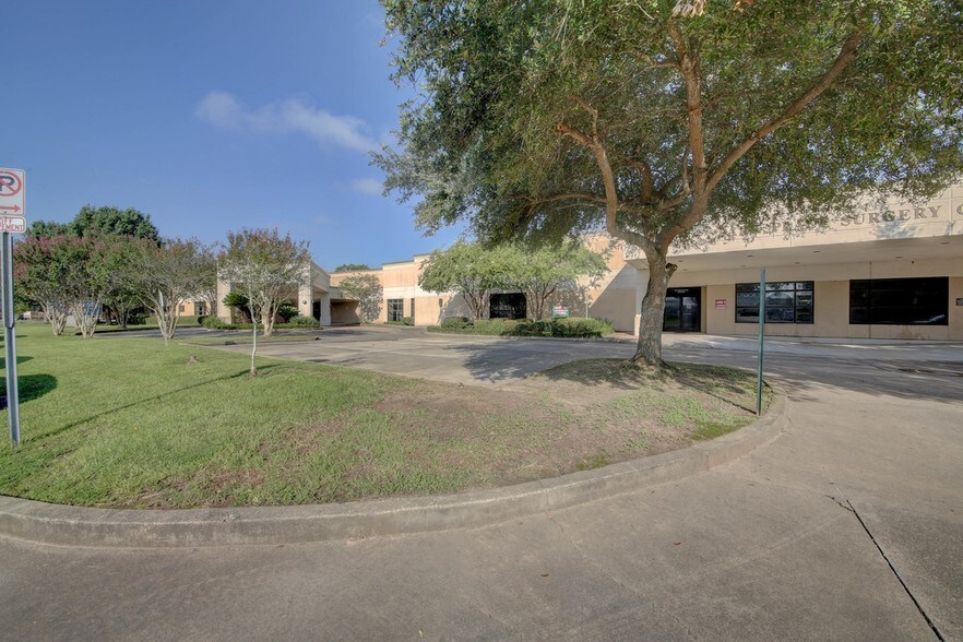 More Photos Of 901 Wilson St, Lafayette Hospital For Sale