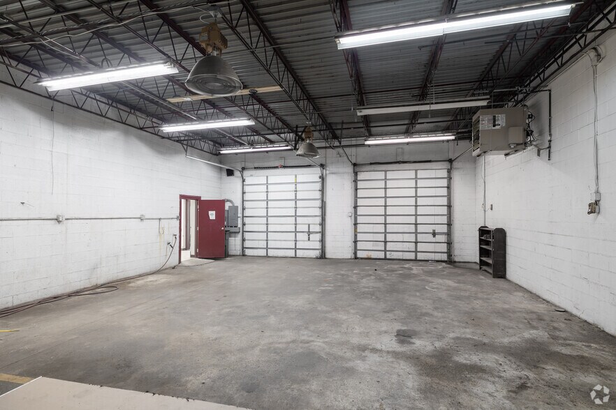 More Photos Of 631 6th Ave, Huntington Storefront For Lease