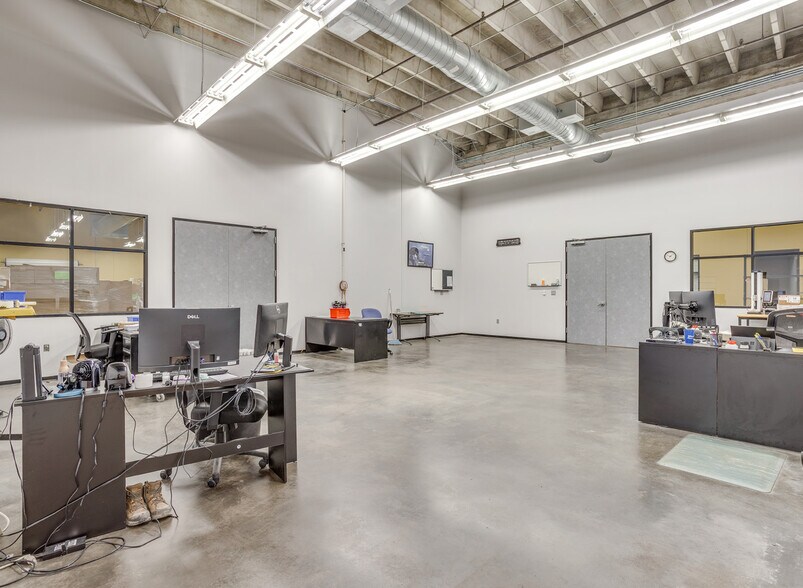 More Photos Of 200 Greenleaf St, Fort Worth Industrial For Sale
