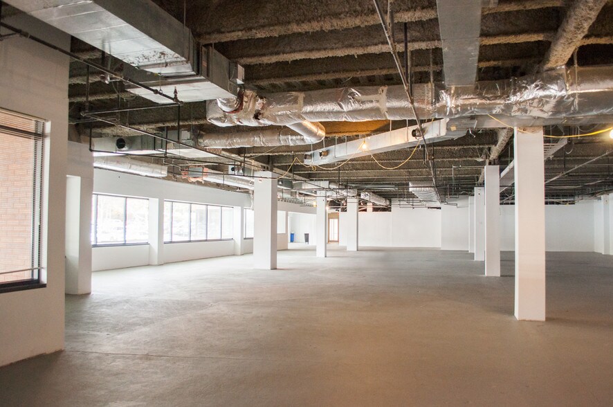 More Photos Of 10701 Parkridge Blvd, Reston Office For Sale