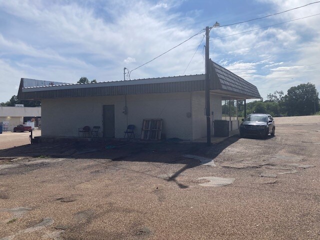 More Photos Of 600 N Main St, Lone Star Restaurant For Lease